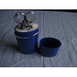 Nécessaire À Ongles Dans Un Coffret Cylindrique Bleu : 1 Ciseau + 1 Lime À Ongles + 1 Coupe-Ongles + 1 Grattoir/Repoussoir 
