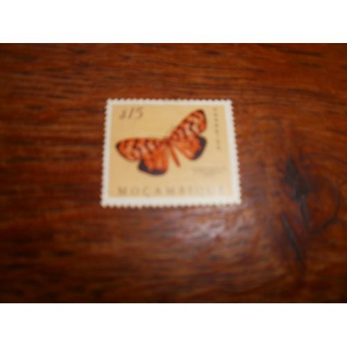 Timbre Du Mozambique Avec Charnière. Papillon.