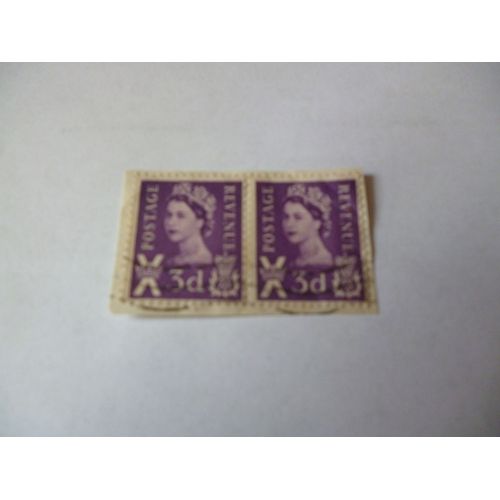 Timbres"Royaume Uni :Queen Elisabeth". 2 Avec Chardons.