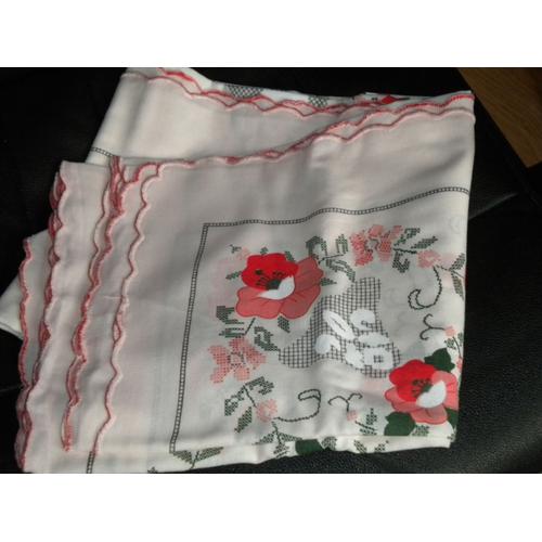 Nappe Style "Vintage" (Années 50/60) - Blanches À Motifs "Coquelicots Rouges"  Env 220 Cmx265 Cm