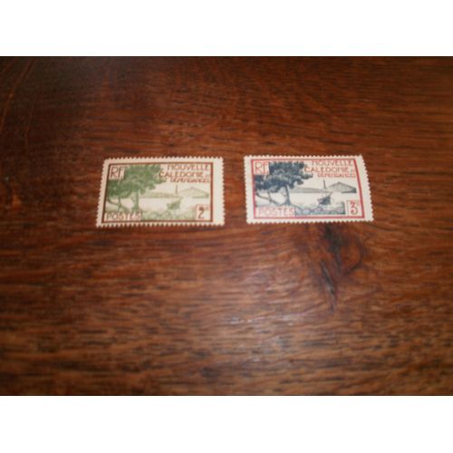 Nouvelle - Calédonie.  2 Timbres Avec Charnière.  (1928).