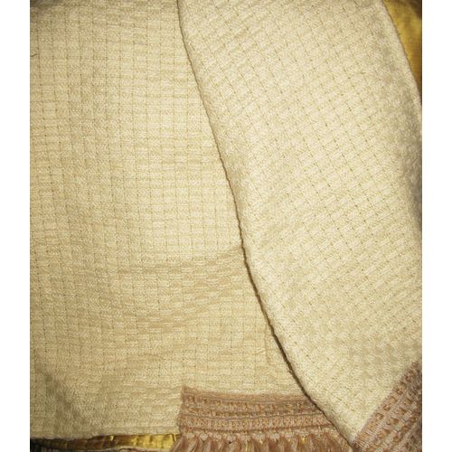 Couvre Lit Beige Doubloure Couleur Dorée