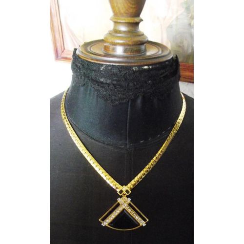 Collier Fantaisie Métal Doré Pierre Noire Et Strass .Comme Neuf  Longueur Tour De Cou 43 Cm