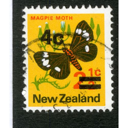 Timbre Oblitéré New Zealand, Magpie Moth, 4c