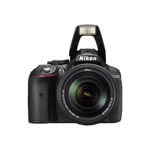 Nikon D5300 + objectif AF-S VR DX 18-140 mm