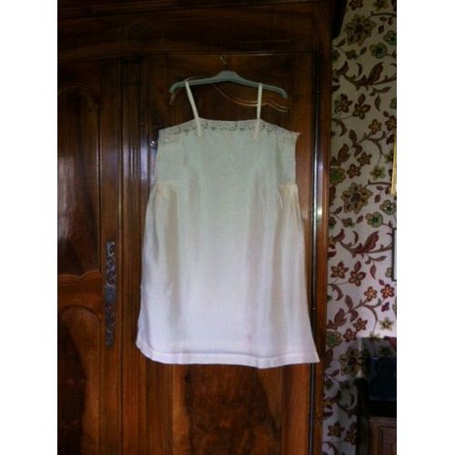 Fond De Robe Année 1925 , Couleur Champagne Tour Poitrine 96 Cm