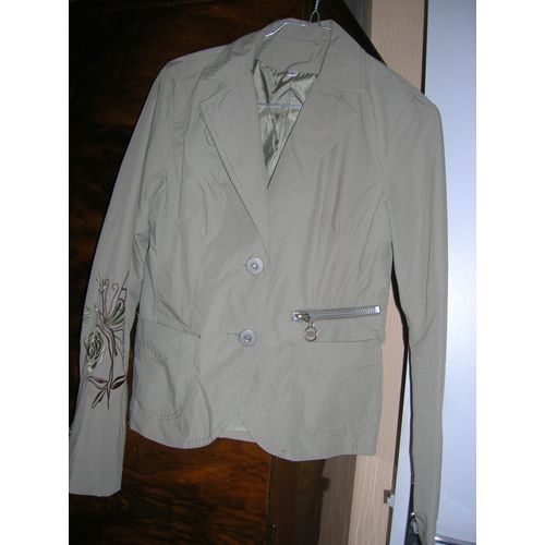 Veste Brodée Taille S 65% Polyester 35% Coton.
