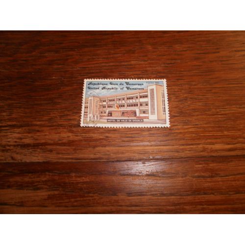 Timbre Oblitéré Du Cameroun. Hotel De Ville De Douala.