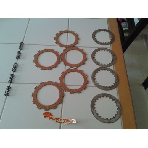 Disque D Embrayage Derbi Gpr Pour 50 Cc De Nc A 2005 451381 Etat Neuf Kit Embrayage Comprenant 4 Disques Garnis, 1 Joint De Carter D'embrayage Et 1 Joint Spy. Livré Conforme À La Photo.