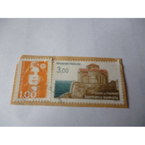 Timbres "Église De Talmont En Saintonge Romane Et Un Timbre Marianne."