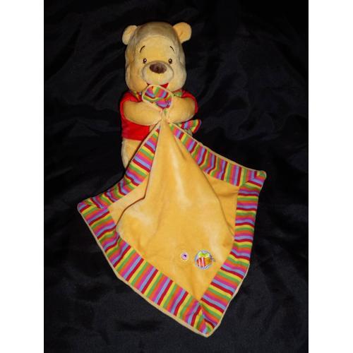 Peluche Winnie d'Ourson et sa couverture doudou - Disney