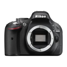 Nikon D5200 + Objectif AF-S DX 18-55 mm VR