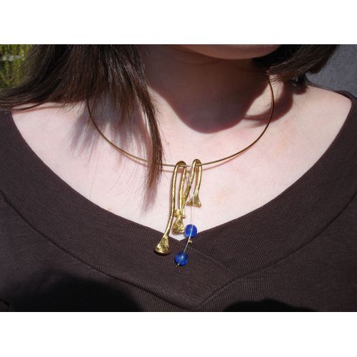 Collier Métal Doré Pendentif Métal Doré Et Perles Bleues