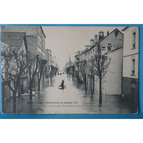 Alfortville :  Inondation   La Rue Véron Sous 1 Métre D'eau