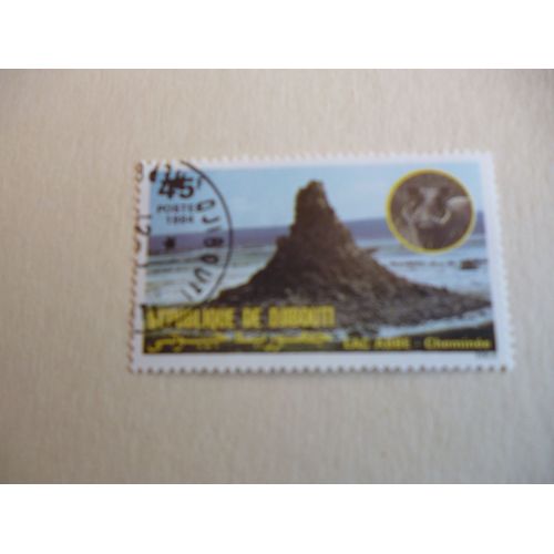 Timbre "Djibouti 1984 : Lac Abbe :Cheminée."