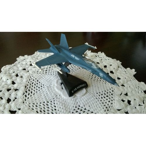 Avion F 18 Hornet-Delprado