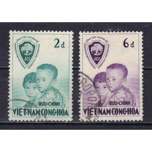 Vietnam Du Sud 1956 : Opération "Fraternité" - Série De 2 Timbres Oblitérés