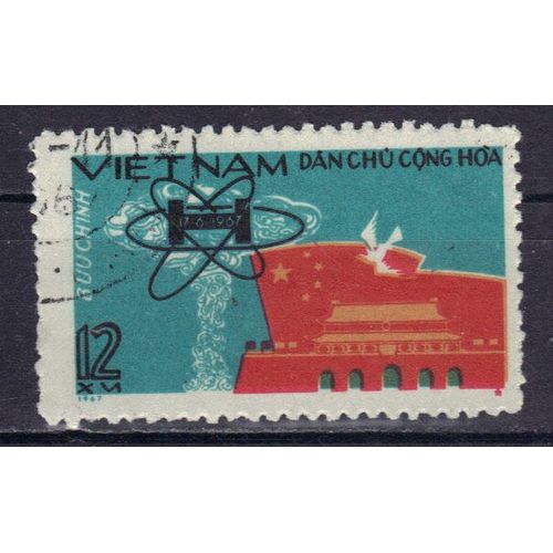 Vietnam Du Nord 1967 : Première Bombe H Chinoise : Explosion Et Porte De La Paix Céleste, À Pékin - Timbre 12 Xu. Vert-Bleu, Rouge, Jaune Et Noir Oblitéré