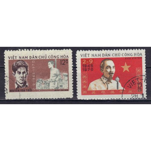 Vietnam Du Nord 1970 : 25è Anniversaire De La Fondation De La République Démocratique Du Vietnam : Nguyen Van Troi / Hô Chi Minh - Série De 2 Timbres Oblitérés
