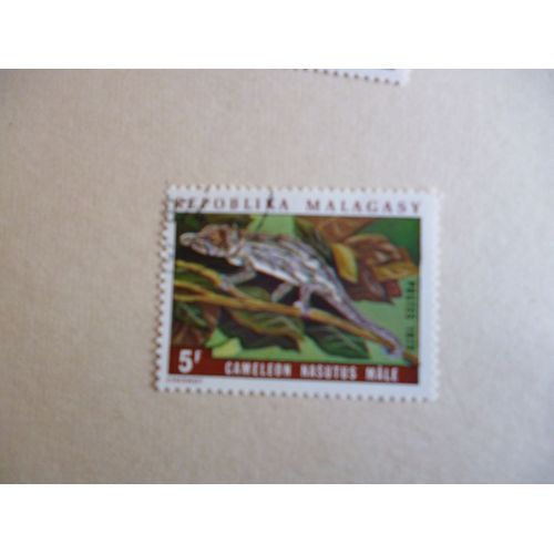 Timbre "Malaisie 1973 : Caméléon Nasutus Mâle".