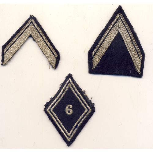 Insignes : Galons De Maréchal Des Logis A D L (Margis) Et Insigne D'épaule Régimentaire Du 6ème Régiment De Dragons En 1971 À Lachen-Speyerdorff