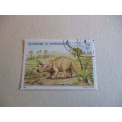 Timbre "Tome Et Principe 1982 :Tricératops".