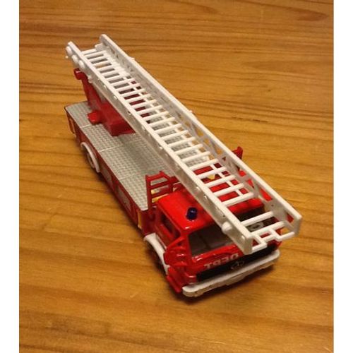 Welly Camion Pompiers Échelle 1/60