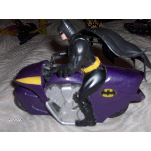 Batman A Moto Violette