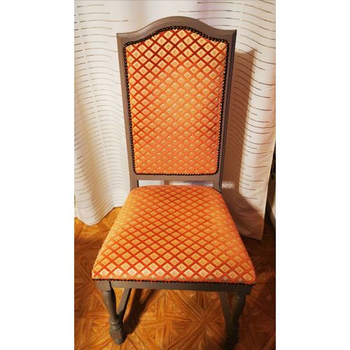 A Vendre Salle  Manger Complte En Bois Customis En 2 Tons De Gris. Table 2m, Bahut De 2m40 Et Vitrine De 1m27 De Largeur Sur 1m70 De Hauteur + 4 Chaises.  Venir Chercher Sur Place Dunkerque