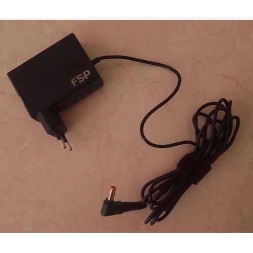 Adaptateur secteur FSP065-10AADA (19 V / 3,42 A / 65 watts) pour ordinateurs, mini PCs et les NUCs  connecteur de sortie  barillet fixe (diam. int. 2.5 mm / diam. ext. 5.5 mm / long. 11 mm)