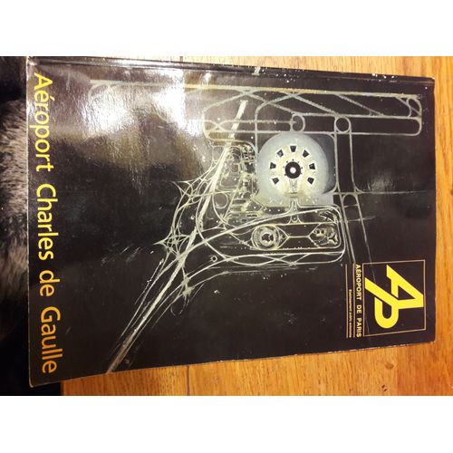 Aeroport Charles De Gaulle   de inconnu  Format Beau livre 