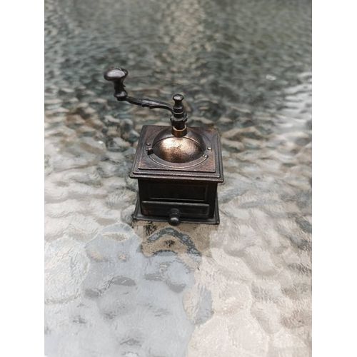 Ancien Taille Crayon En Forme De Moulin  Caf
