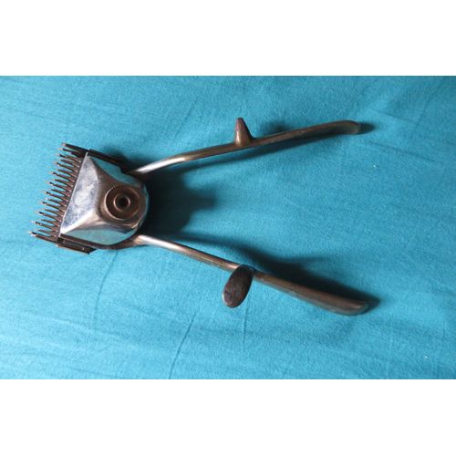 Ancienne Tondeuse  Cheveux/D11