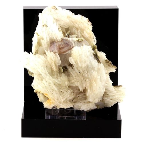 Apatite, Cleavelandite, Mica. 2520.0 Ct. Sapo Mine, Minas Gerais, Brsil.