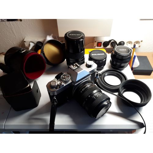 Appareil photo argentique konica et accessoires