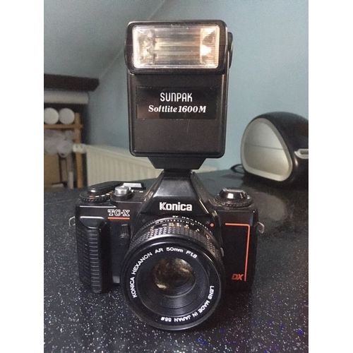 Appareil photo argentique Konica TC-X + objectif + flash