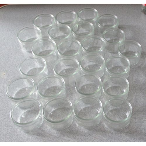 Assortiment De Vingt Quatre Petits Pots En Verre Incolore Pouvant Servir De Verrines, Photophores Ou Autre Usage - Hauteur 4.5cm - Largeur Ouverture 6.5cm - Vendus Vides