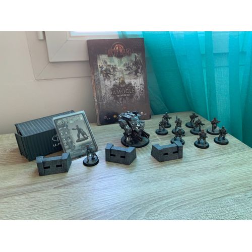 At 43 Lot Figurines Una