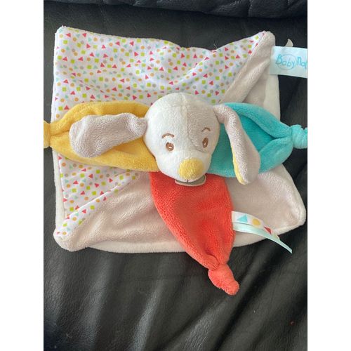 Baby'Nat Collection Diablotin le chien doudou plat gris jaune rouge bleu 20*20cm