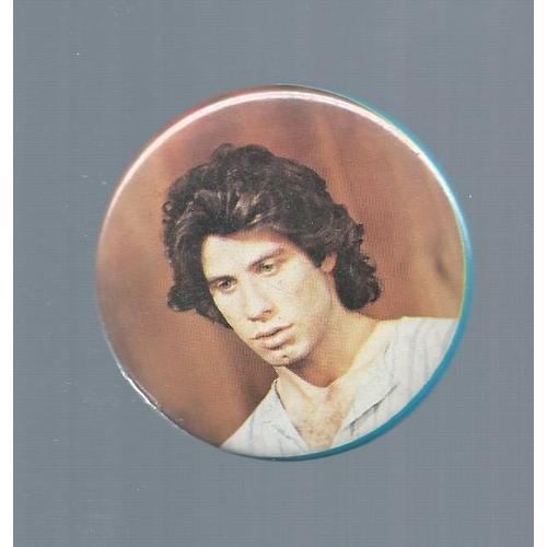 Badge : John Travolta ( Saturday Night Fever / Grease ) - Diamtre : 5,7 Cms