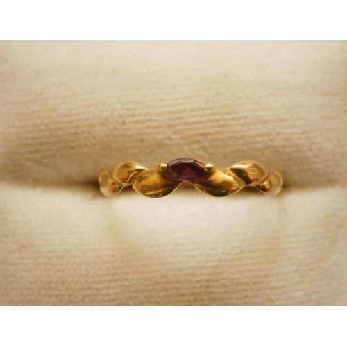 Bague En Or Jaune 18 Carats Avec Un Rubis