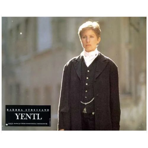 Barbra Streisand, Yentl: Photo D'exploitation Cinmatographique - Format 21x27 Cm - De Et Avec Barbra Streisand, Amy Irving, Mandy Patinkin, Nehemiah Persoff, Steven Hill, Allan Cordune - 1983