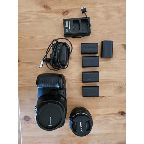 BlackMagic Pocket Cinema Camera 6K + Objectif Canon 50mm - Noir