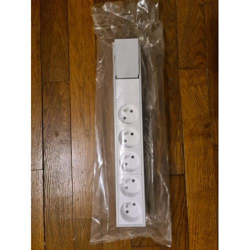 Bloc Nourrice quip De 4 Prises  Cbler - Legrand