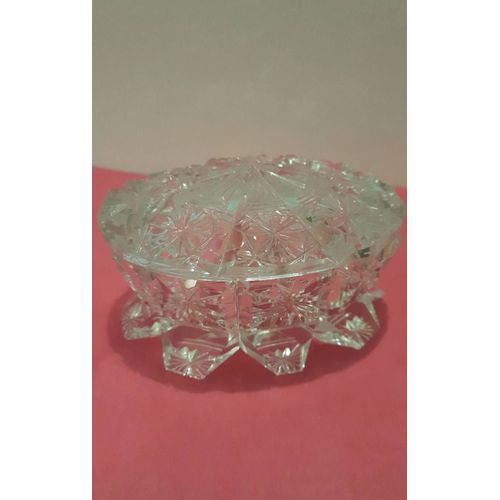 Bonbonnire Avec Couvercle En Cristal Bohemia Avec Son toile. Fine Et lgante, Elle Est Parfaite Pour Recevoir Des Bijoux Prcieux. Dimension 10, 5 X 8 Cm, Hauteur 5, 5. Reflets Multicouleurs Du Cri