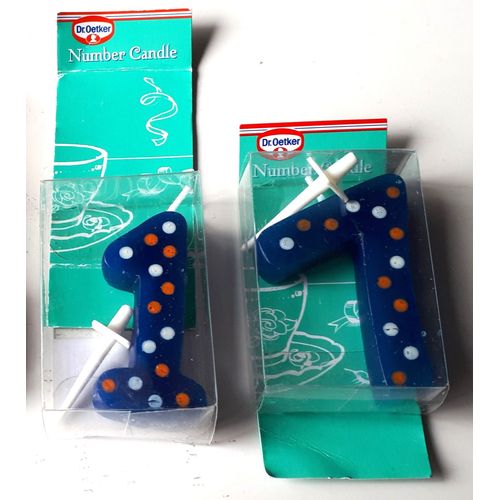 Bougies D'anniversaire (Number Candle) Fond Bleu Fonc Avec Pois Oranges Et Blancs-Chiffre 1 Et Chiffre 7-Hauteur 4.5cm-Marque Dr Oetker-Avec Support Pour Piquer En Plastique Blanc-Sous Blister