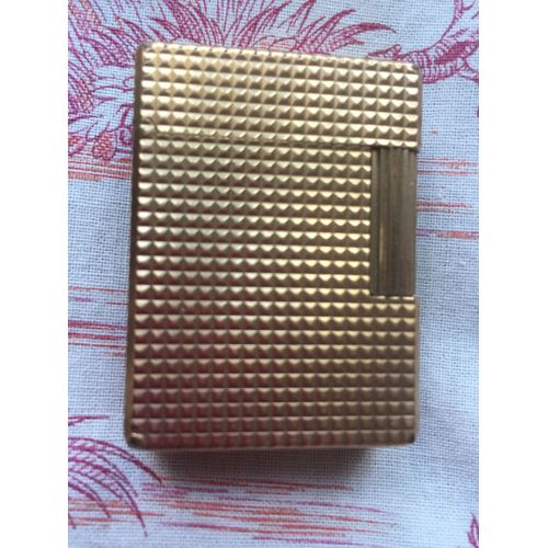 Briquet Dupont De Collection Plaqu Or En Parfait tat . Un Initial C Se Trouve Sur La Tranche . Briquet Numrot Ek 3661 Dimension Hauteur 4,5 Cm Largeur 3,5 Cm