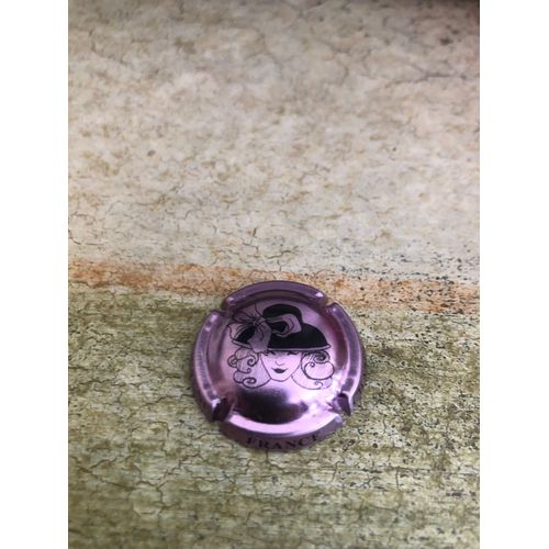 Capsule De Champagne Mauve (Sans Nom) Reprsentant Une Femme Avec Son Chapeau. D'Autres Capsules De Champagne, Mousseux, Blanc, Cidre.... Sont En Vente Sur Mes Pages Rakuten.