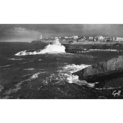 Carte Postale Ancienne Noir Et Blanc - Dentelee -Biarritz Anciennes Basses Pyrenees - Le  Phare Vu Du Rocher De La Vierge- Editions Greff-