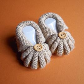 Chaussons Citrouilles Pumpkins Creations Beige Et Caramel Avec Bouton Tricot Acrylique Idee Cadeau De Naissance 0 3 Mois Bebe Maternite Fait Main En France Rakuten